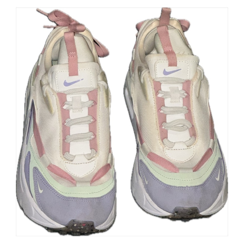 Nike Woman’s Air Max Furyosa size 8 PreLoved - Picture 2 of 9